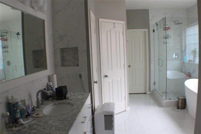 Building Photo - 1718 Heddon Falls Dr