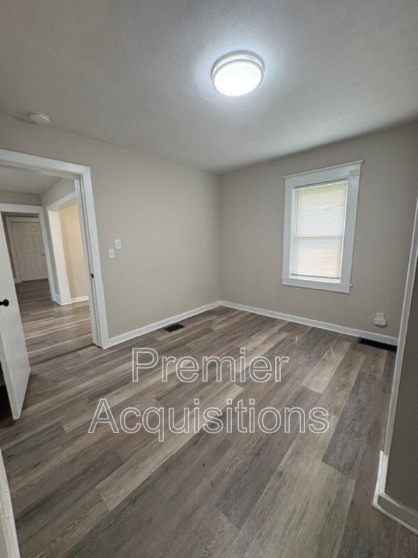 Building Photo - 3318 Fernwood Ave