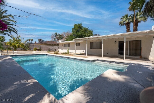 Building Photo - 1404 Campbell Dr