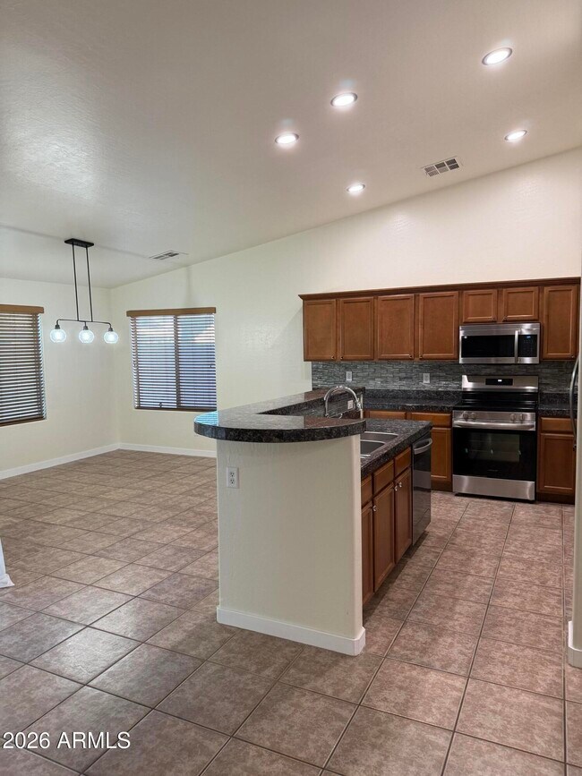 Building Photo - 46058 W Tulip Ln