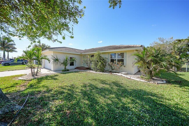 Building Photo - 2925 Magdalina Dr