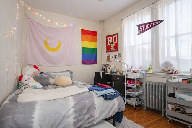 Building Photo - 324 St Paul St