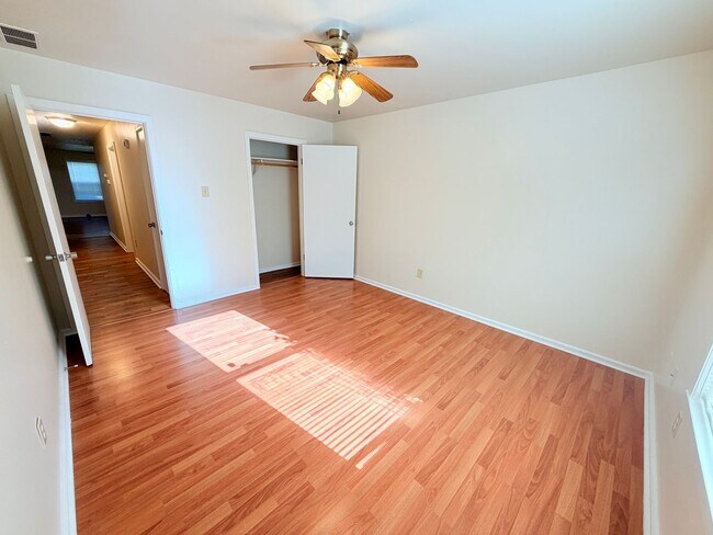 Building Photo - 2035 N Graham Ave