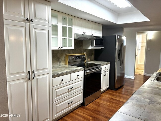 Building Photo - 523 E Malibu Dr