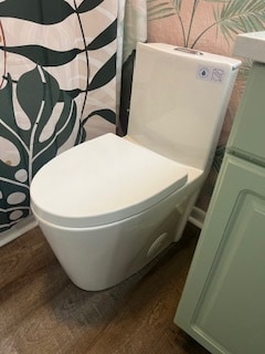 Sleek one piece toilet - 100 Fairway Park Blvd