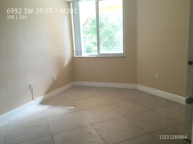 Building Photo - 6992 SW 39th St