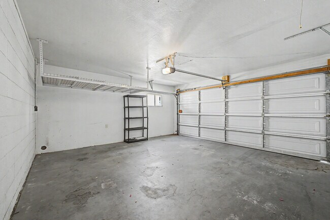 Building Photo - 3922 E Sahuaro Dr
