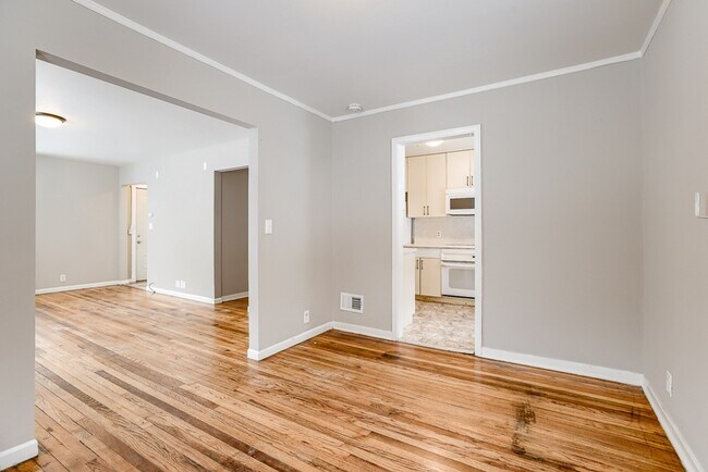 Building Photo - 6905 N 33rd St