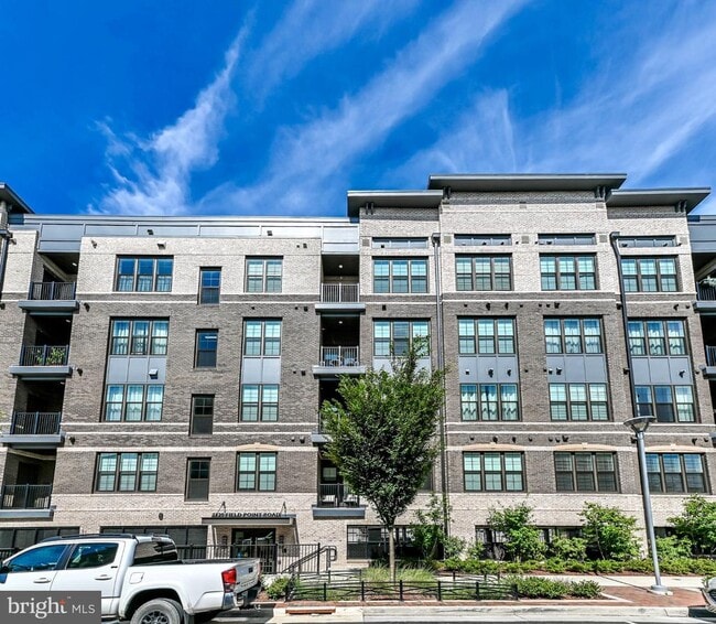 Building Photo - 2320 Field Point Rd