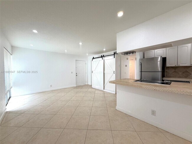 Building Photo - 3032 Coral Ridge Dr