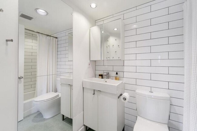 Building Photo - 2 bedroom in Seattle WA 98102