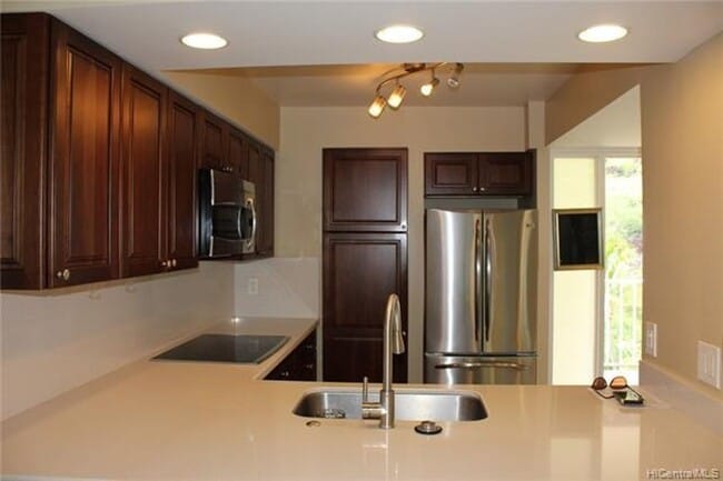 Building Photo - Makaha Valley Towers