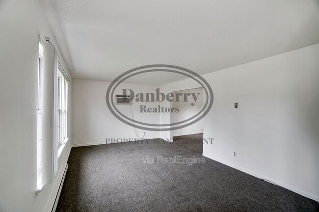 Building Photo - 1006 Ranch Dr