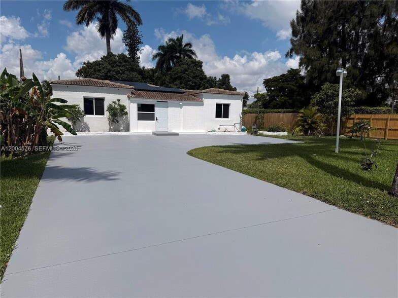 Building Photo - 14240 S Biscayne River Dr