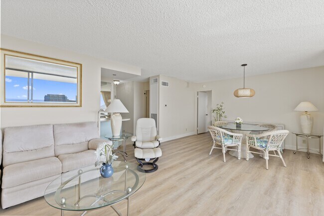 Building Photo - 1910 Ala Moana Blvd