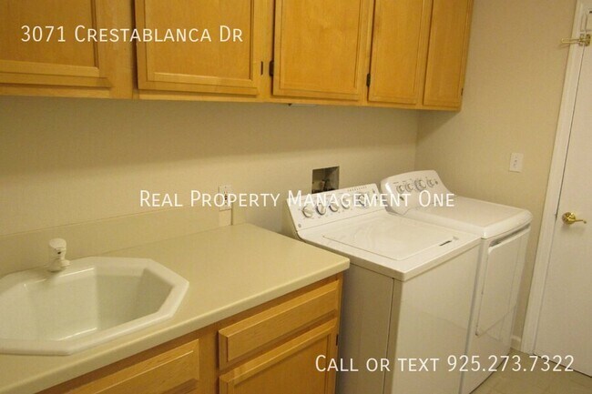 Building Photo - 3071 Crestablanca Dr