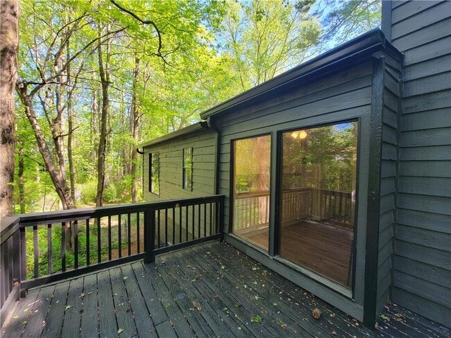 Building Photo - 205 Watkins Glen Dr NE