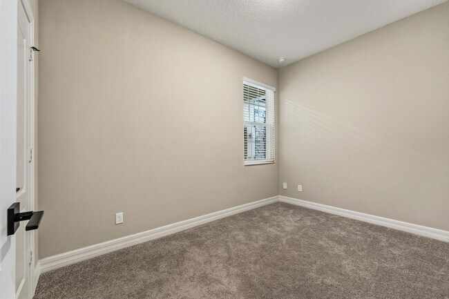 Building Photo - 1817 Party Pl