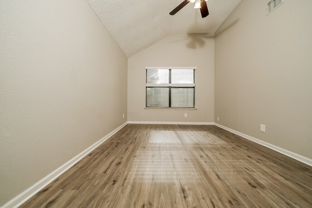 Building Photo - 1307 Jasmine Dr