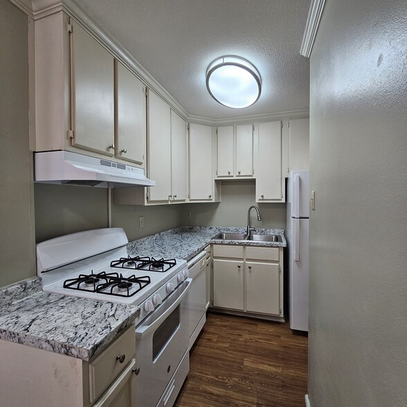 Kitchen - 10100 Galway Dr