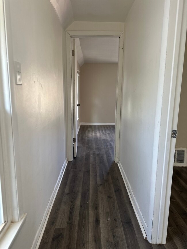 Building Photo - 554 W Station St