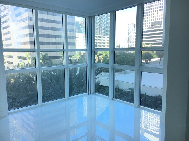 Building Photo - 950 Brickell Bay Dr