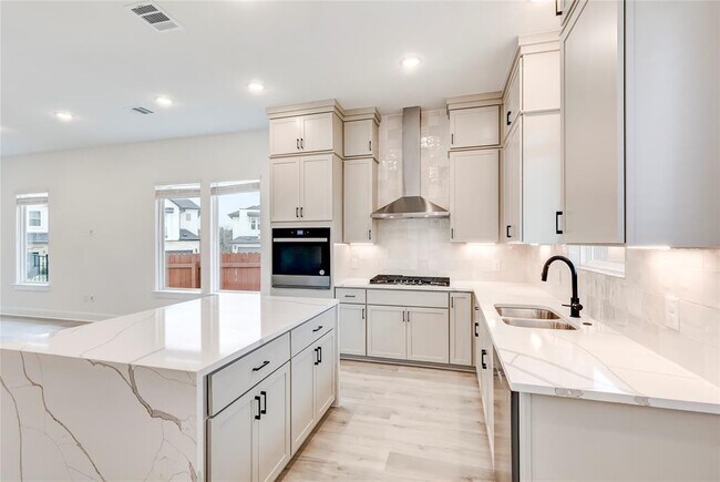 Building Photo - 1703 Kit Cir