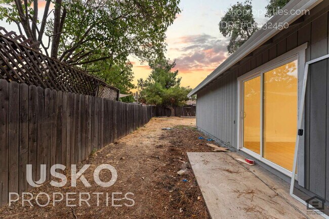 Building Photo - 5012 Lorijo Way