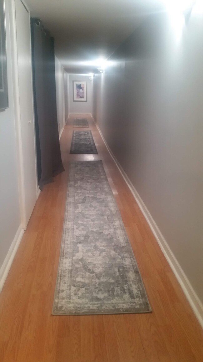 Building Photo - 5017 S Drexel Blvd