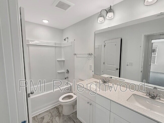 Building Photo - 135 Siebold St