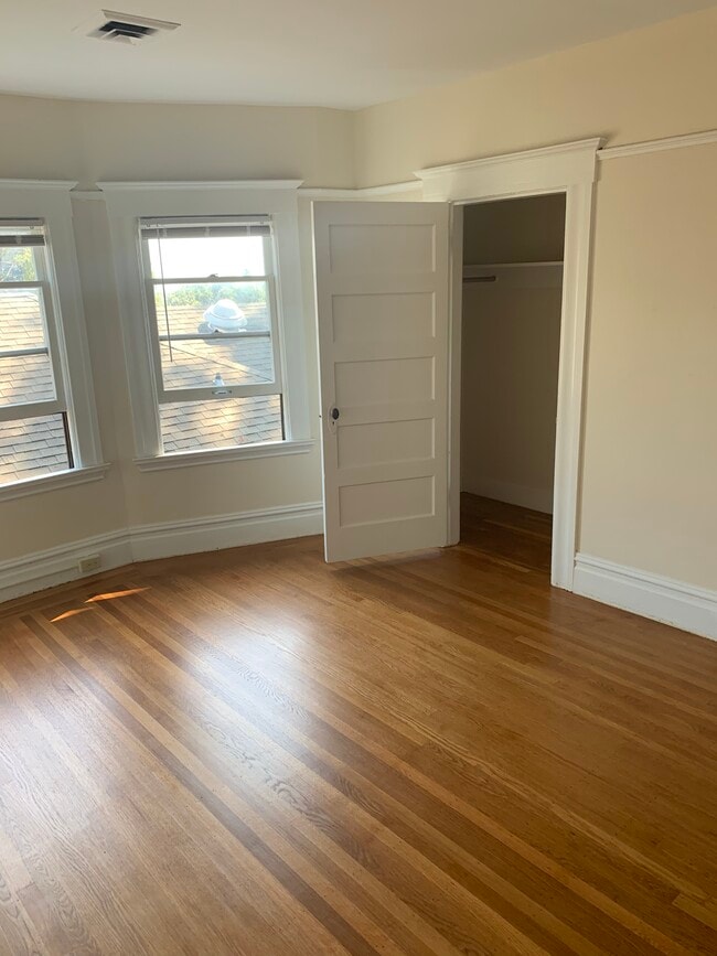 Building Photo - 1308 Oxford St