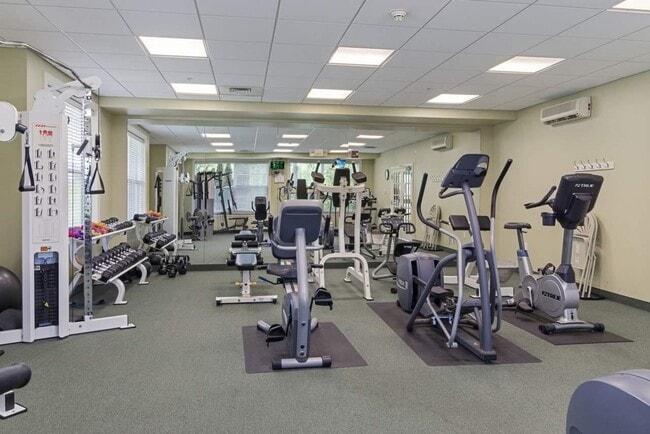 Building Photo - 240 Knollwood Way