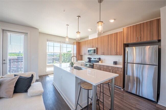 Building Photo - 2048 Bolton Dr NW