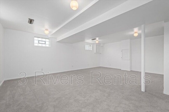 Building Photo - 1303 Cloverdale St