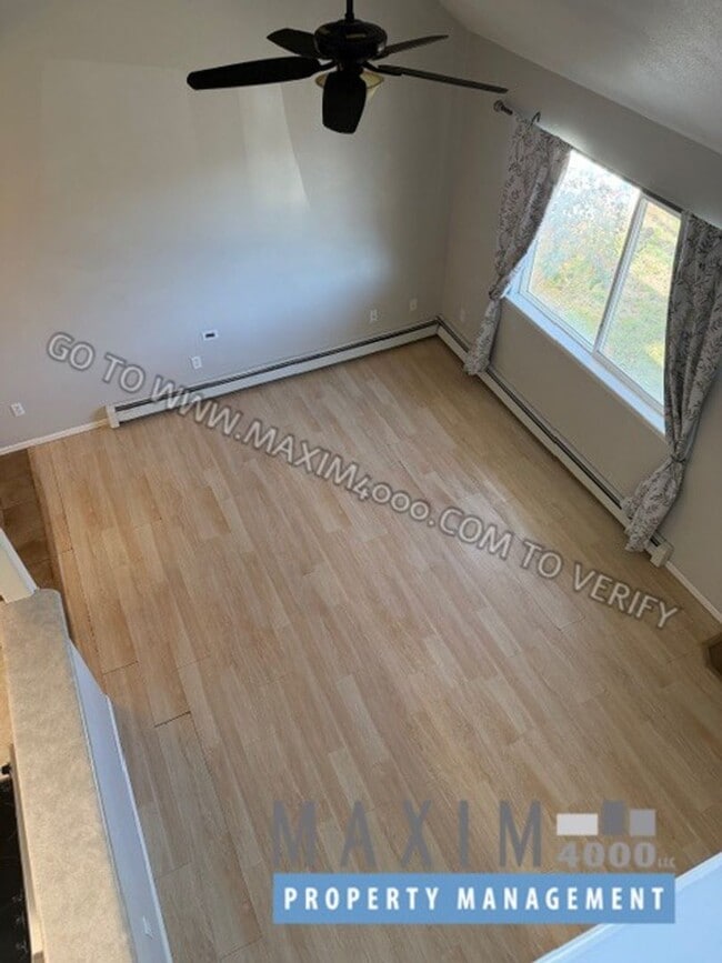 Building Photo - 385 Sunnyside Cir