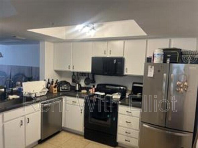 Building Photo - 735 SW 148th Ave