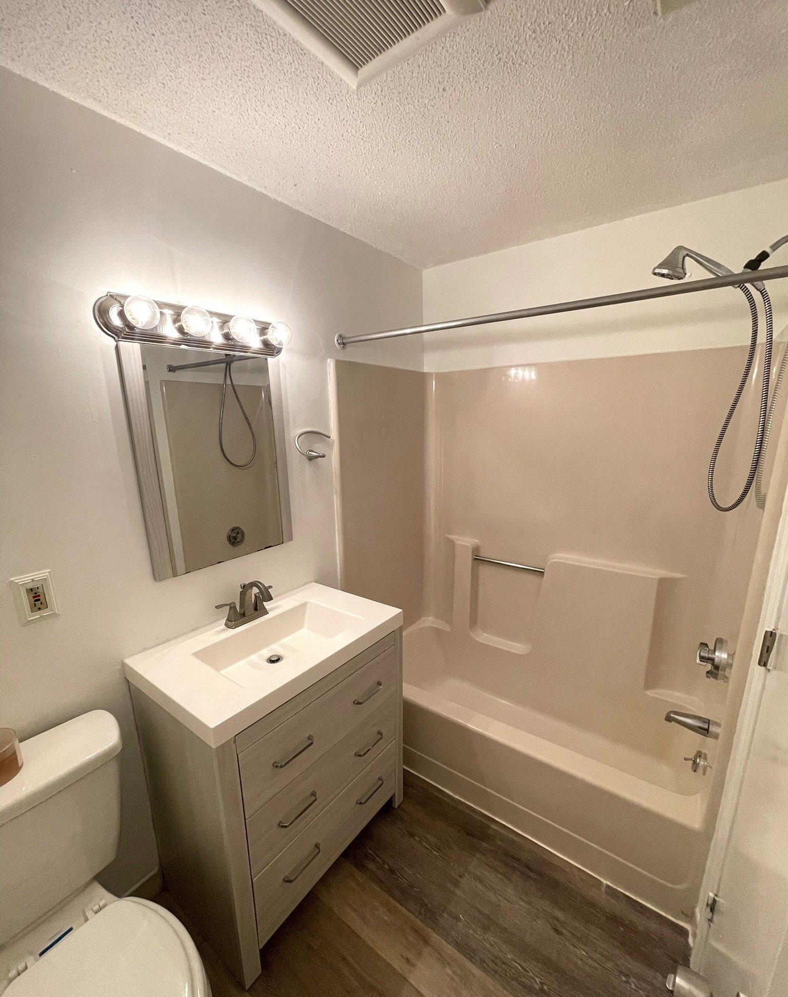 Building Photo - 15 Bower Rd