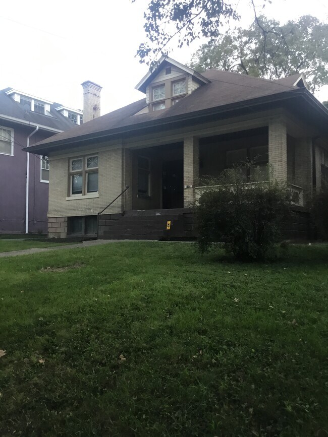 Building Photo - 815 E Mitchell Ave