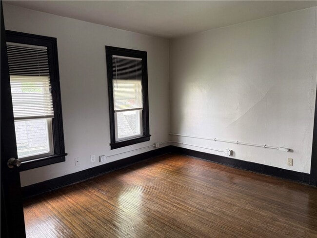 Building Photo - 865-869-869 Clifford Ave