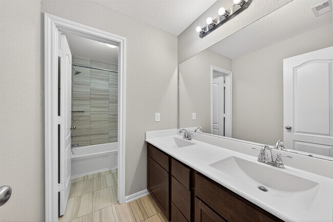 Building Photo - 29122 Parker Trace Dr