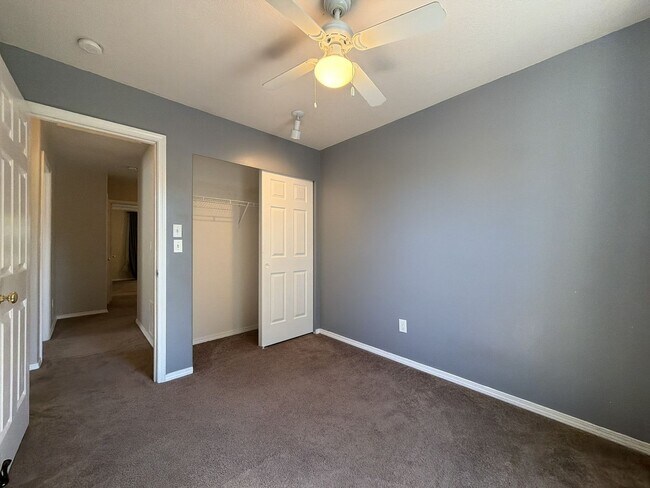 Building Photo - 5042 NE Schoeler Cir