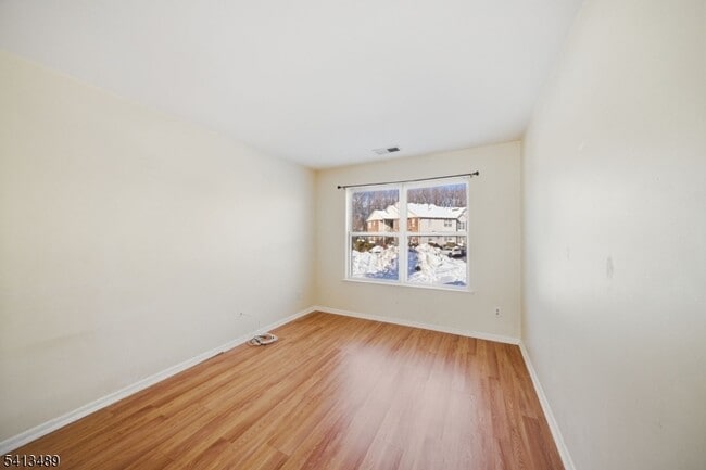 Building Photo - 8 Jennifer Dr