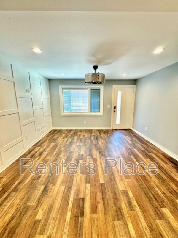 Building Photo - 807 S Trenton Ave