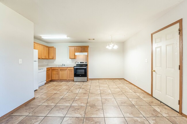 Building Photo - 318 E Marietta Ct