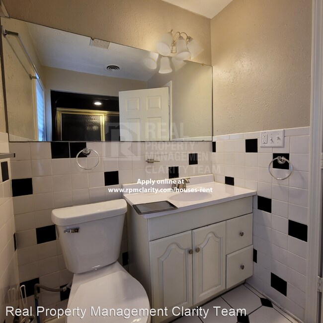 Building Photo - 3 br, 1.5 bath House - 2041 Perth St