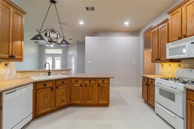 Building Photo - 6210 Pleasant Stream Dr