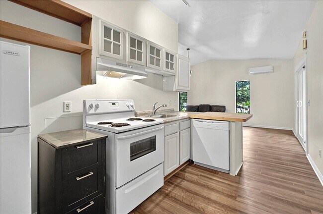 Building Photo - 1205 Gardenia Dr
