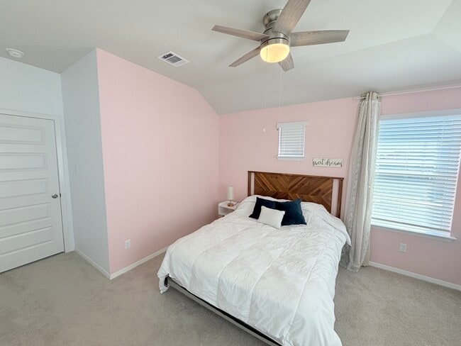 Building Photo - 1204 Flint Knapper Dr