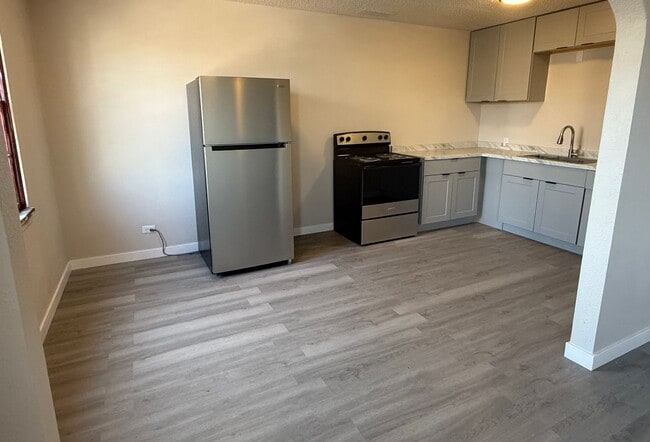 Primary Photo - Renovated 1 Bedroom Available Now! All Uti...