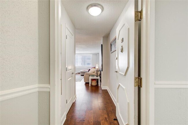 Primary Photo - 2479 Peachtree Rd